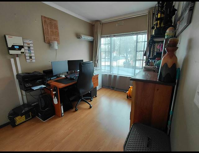 2 BEDROOM SECTIONAL TITLE FOR SALE IN SONNEVELD